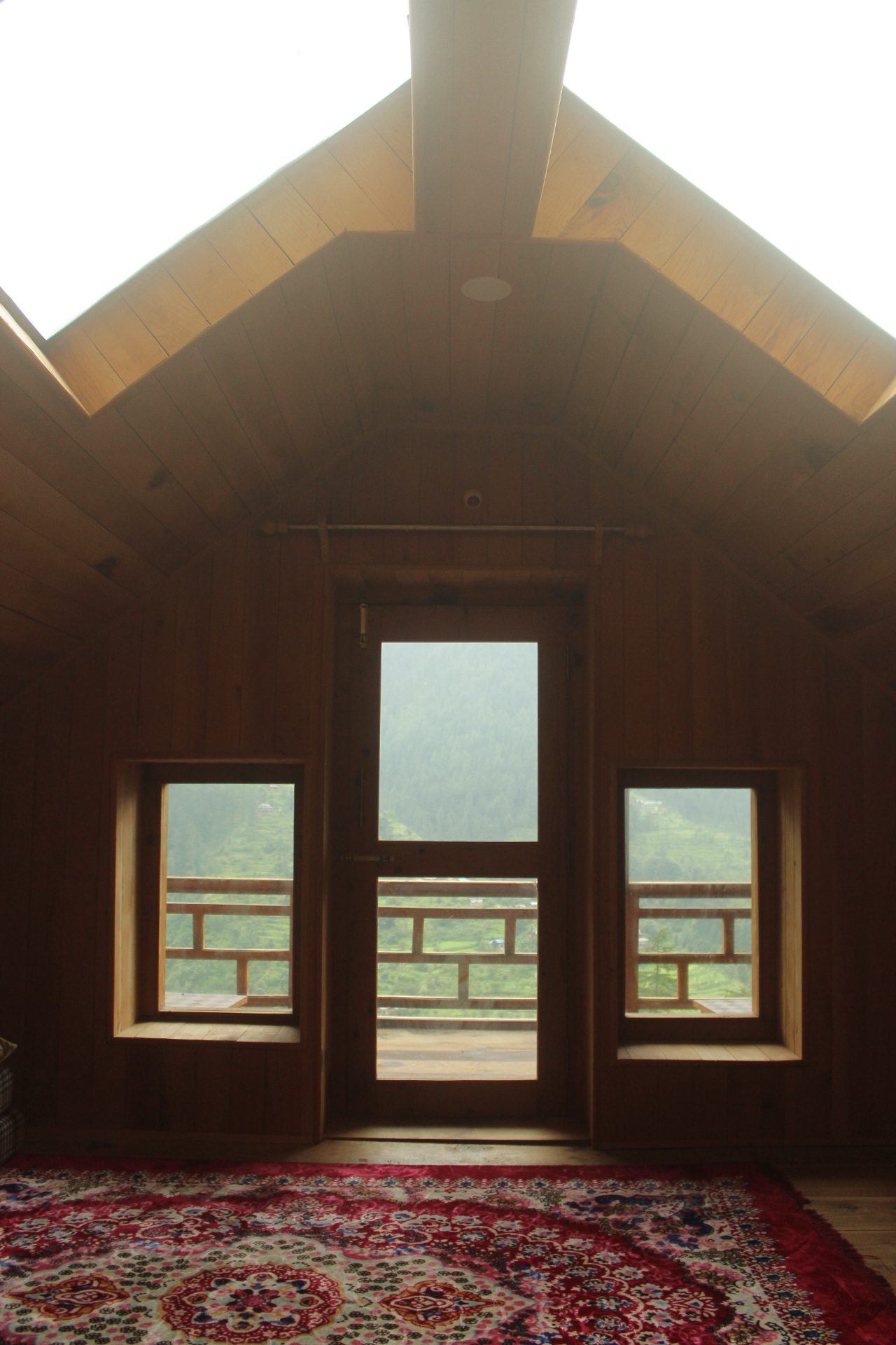 Latoda Wooden Cottage in Jibhi — photo 1 of 19