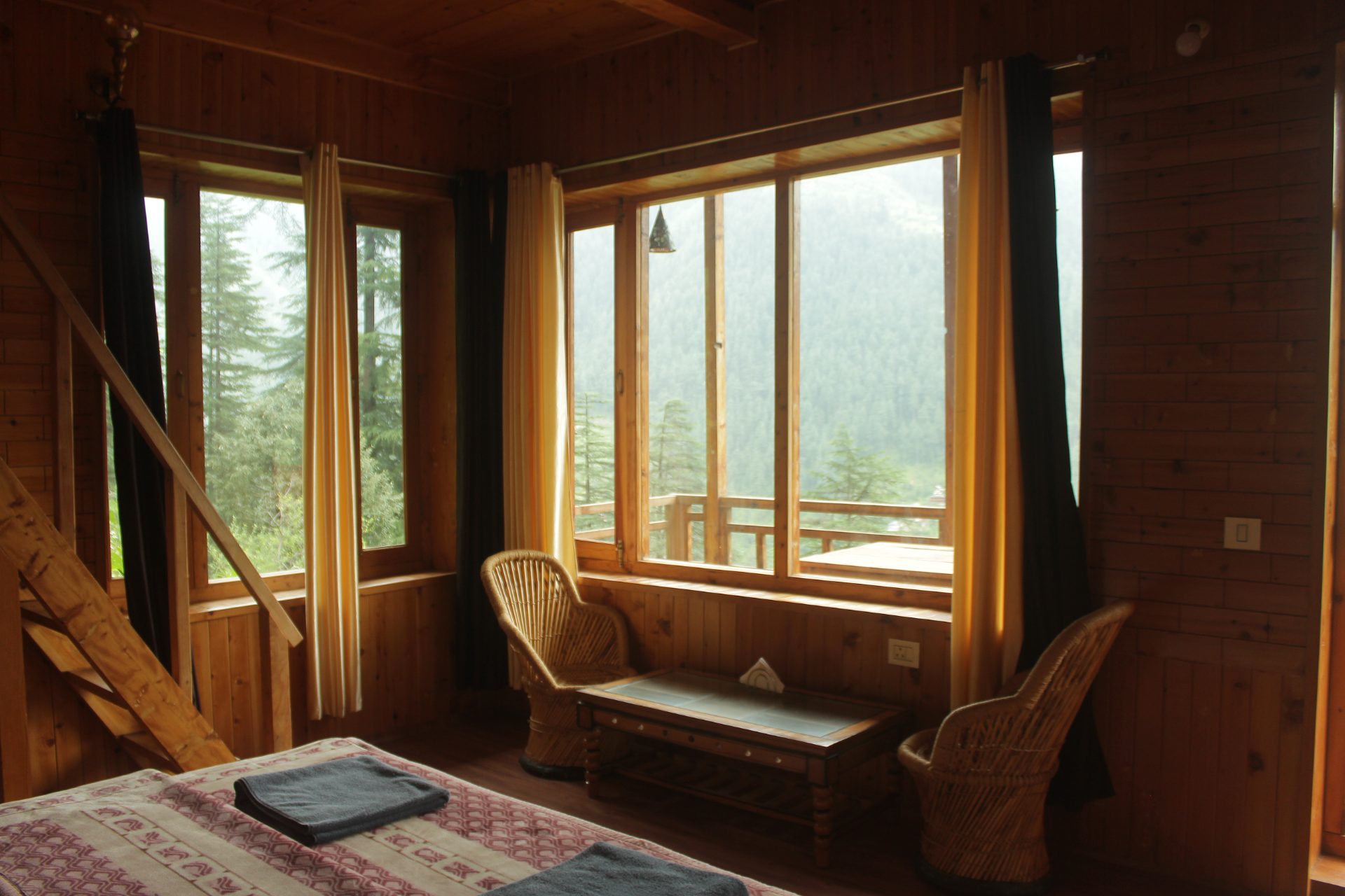 Latoda Wooden Cottage in Jibhi — photo 3 of 19