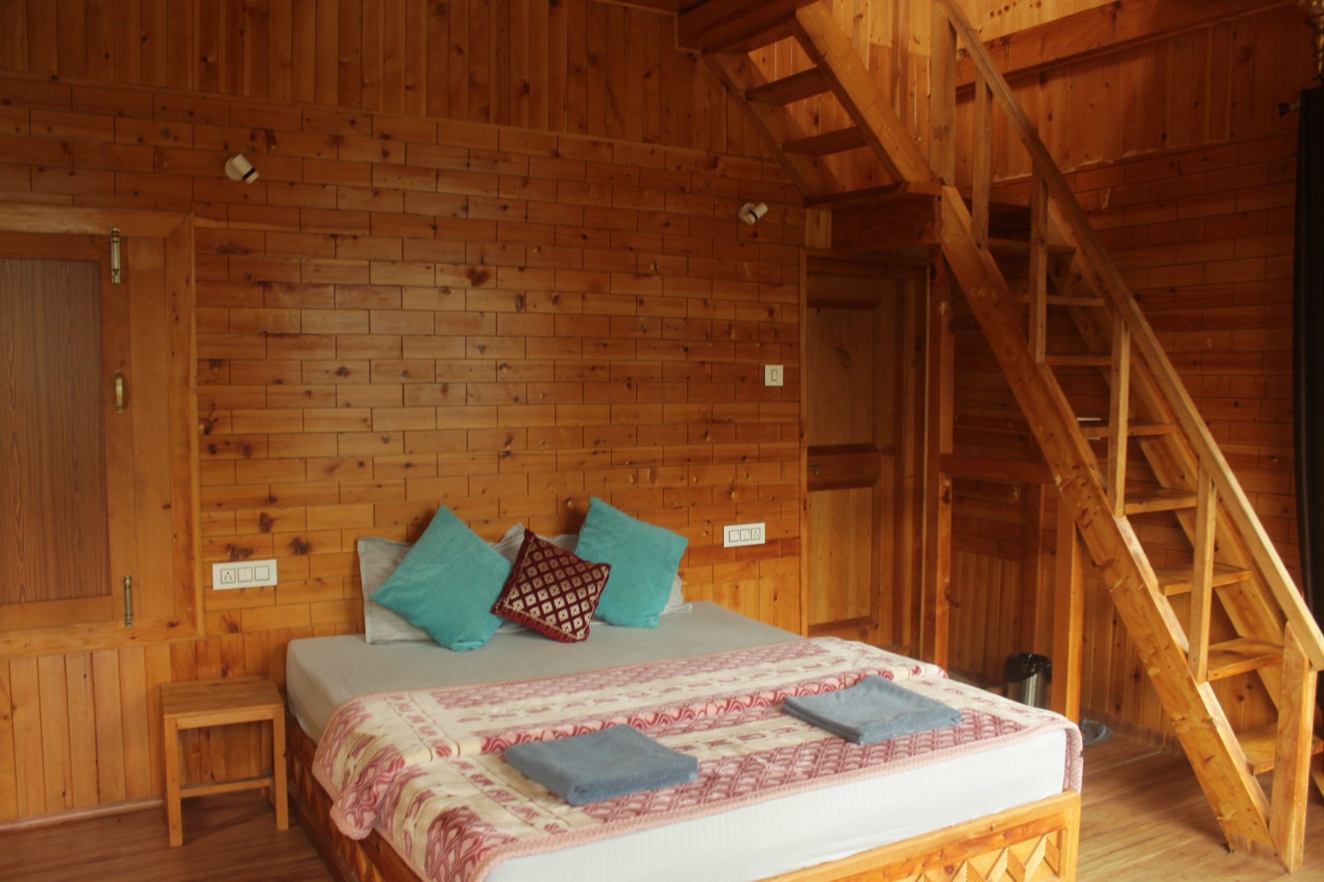 Latoda Wooden Cottage in Jibhi — photo 4 of 19