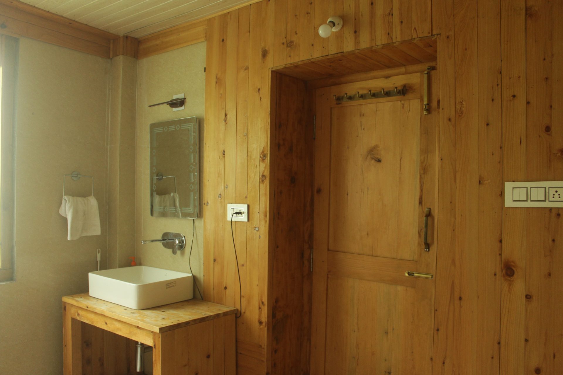 Latoda Wooden Cottage — photo 9 of 19