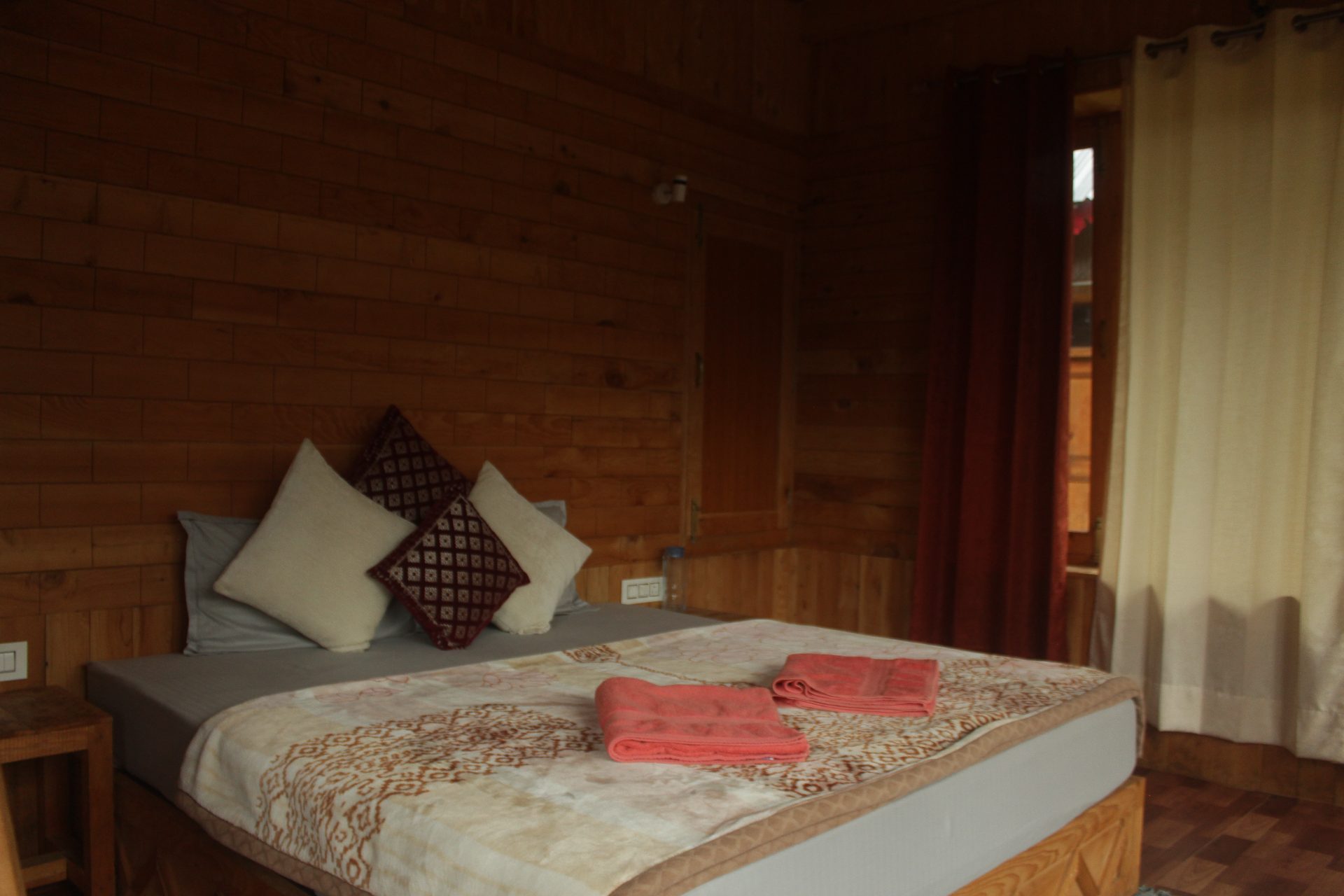 Latoda Wooden Cottage — photo 10 of 19
