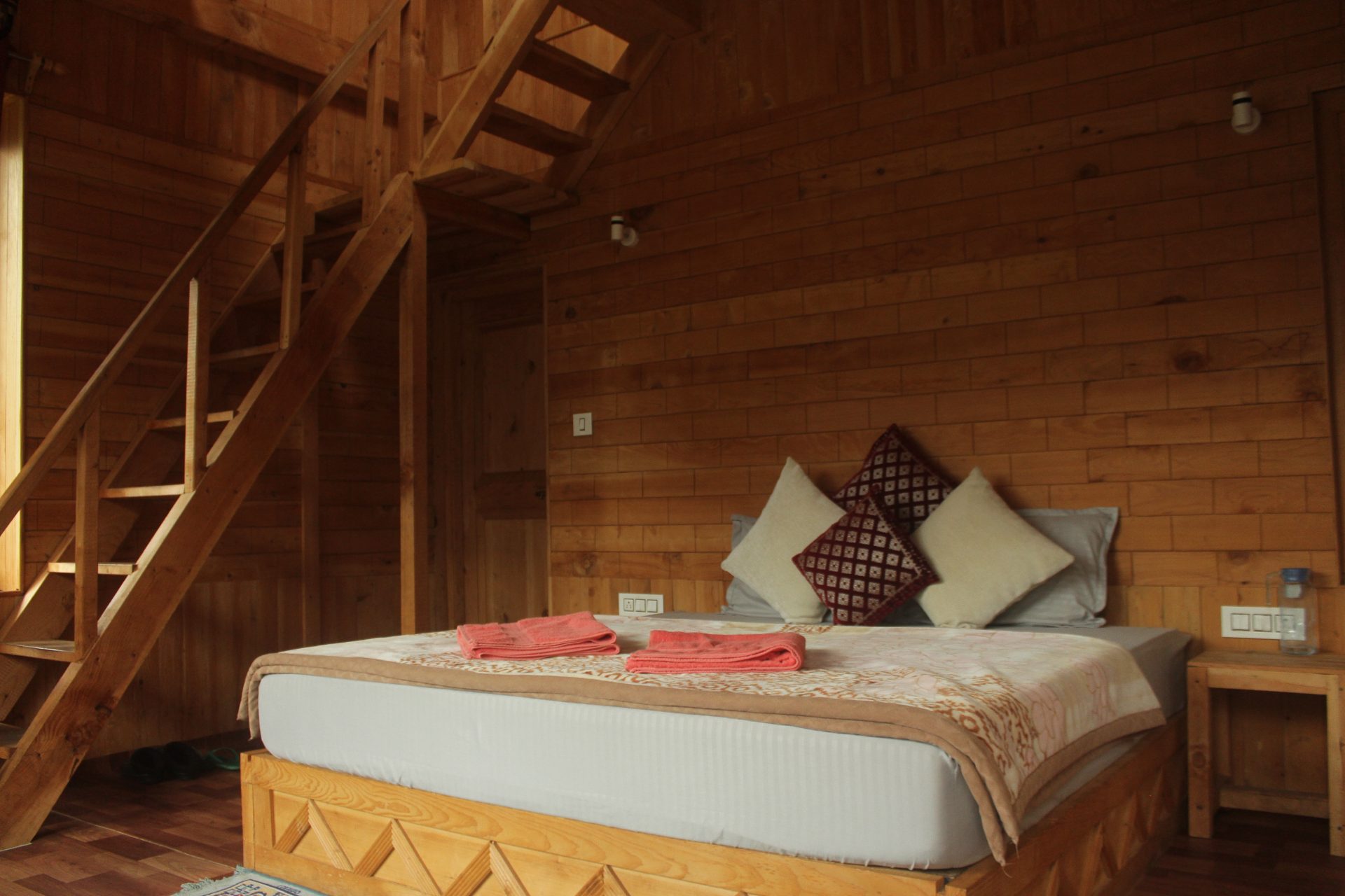 Latoda Wooden Cottage — photo 11 of 19