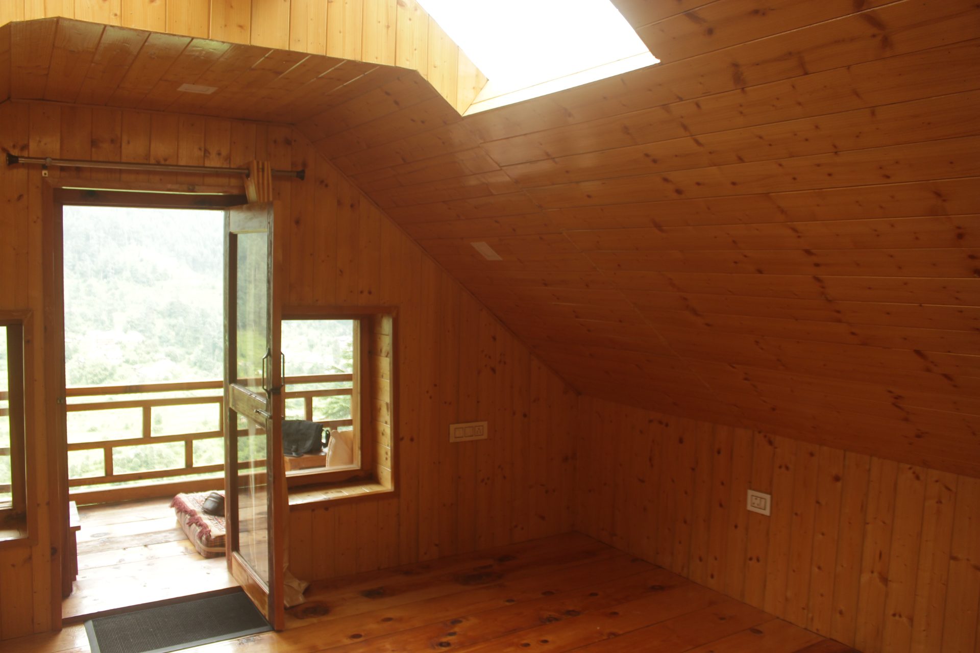 Latoda Wooden Cottage — photo 17 of 19