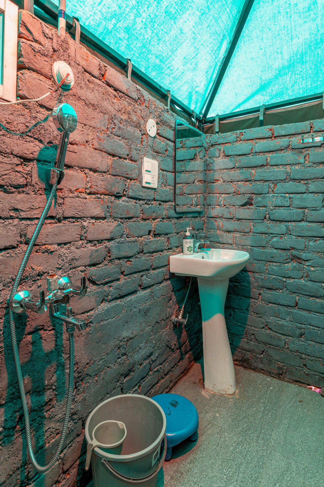 Monkey Mud House & Glamps — photo 6 of 16