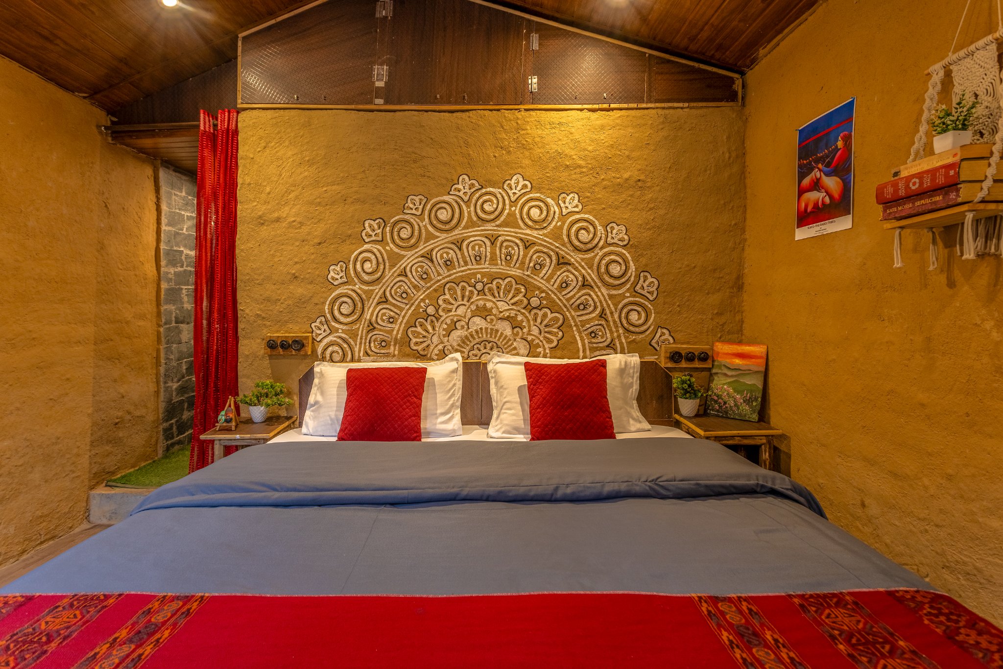 Monkey Mud House & Glamps — photo 10 of 16